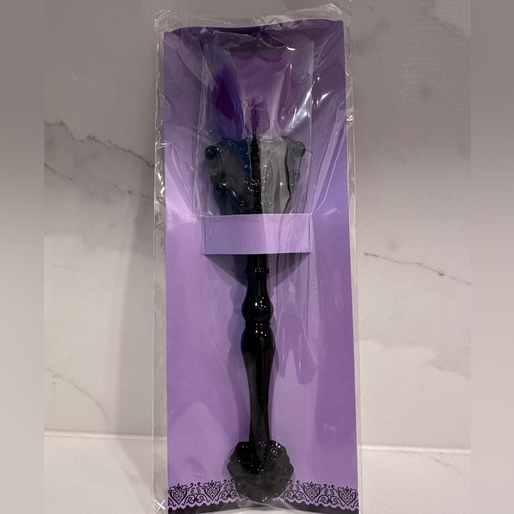 Anna Sui Face Brush - Picture 2 of 2